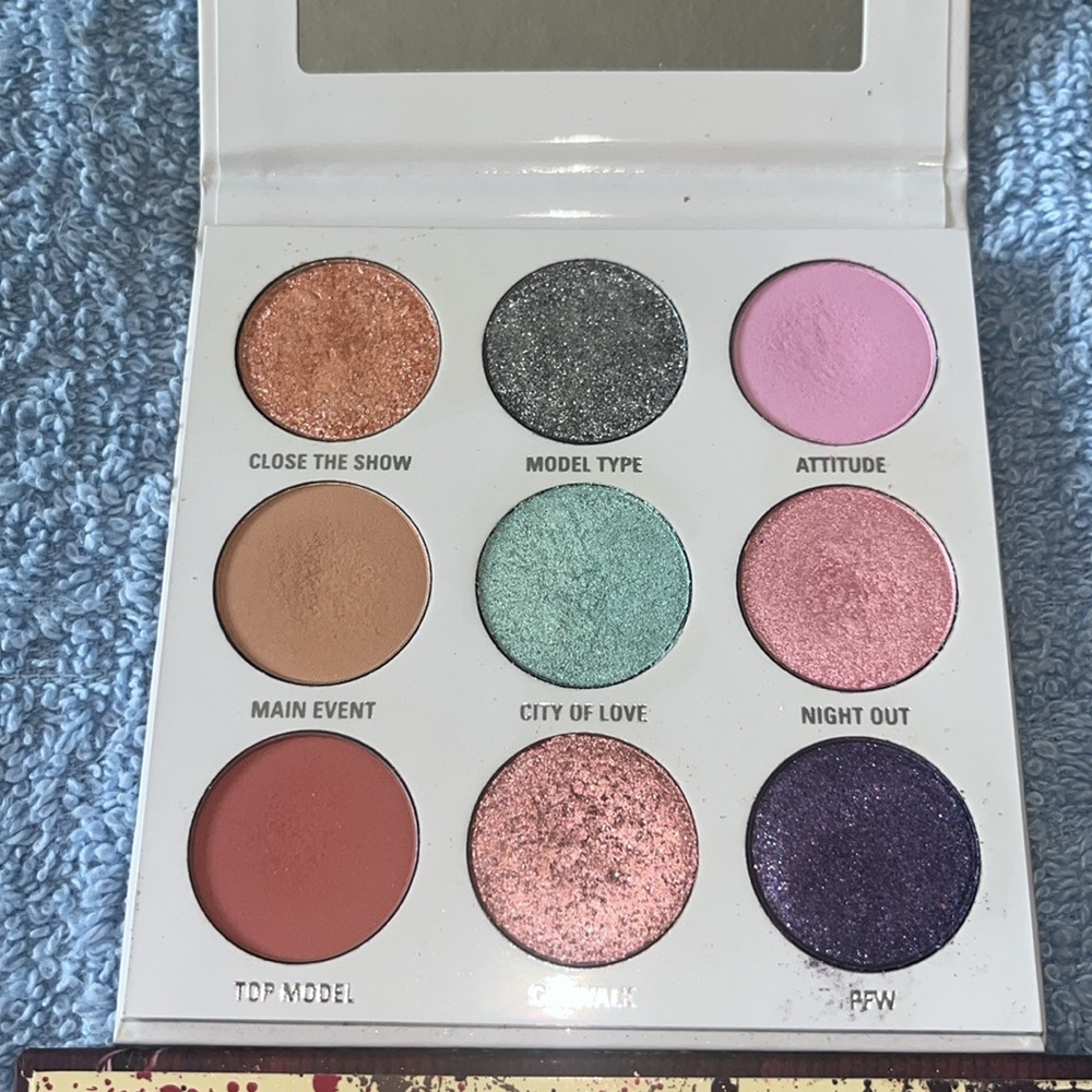 Kylie makeup bundle - Picture 3 of 4